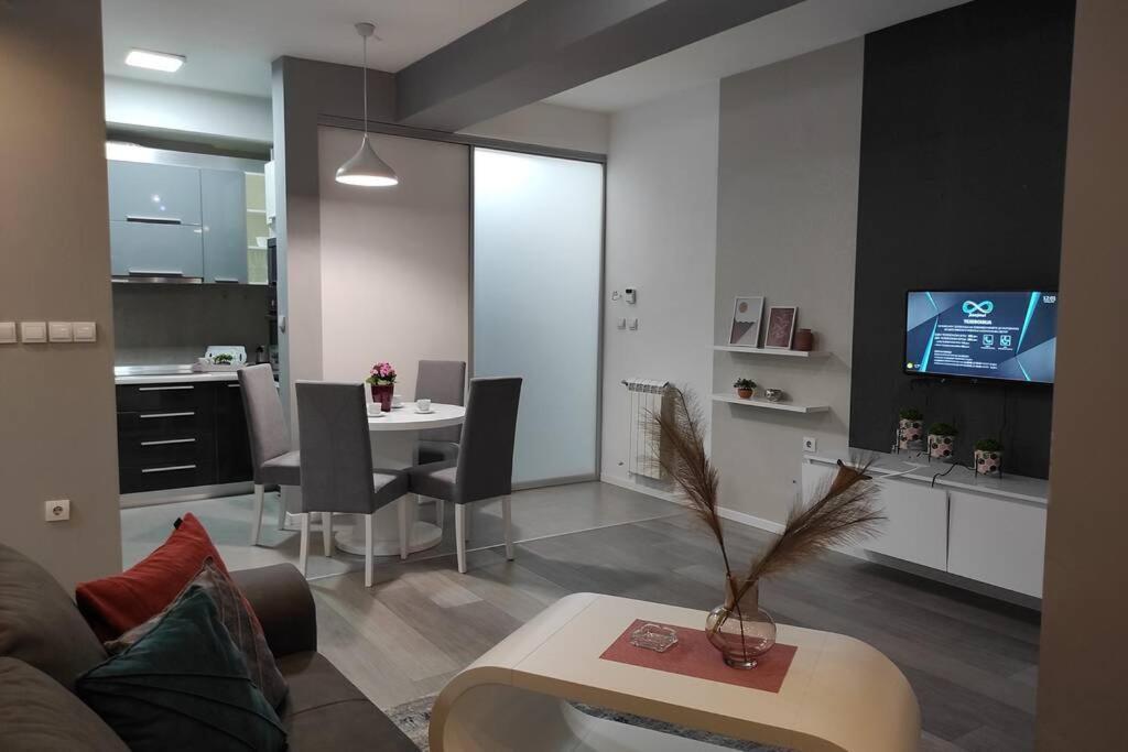 Centar One Apartmant Skopje Luaran gambar